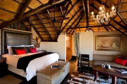 Tshukudu-Bedroom-web