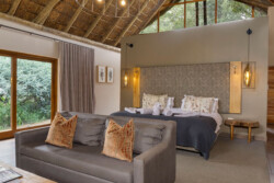 Black-Rhino-Game-Lodge—Suite-(14)
